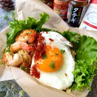 Snapdishの料理写真:まなまな♡さんの料理 【ユウキ食品さん💗おいしい世界ごはんパートナー】 海老辣醤薫るシリーズ✨ 海老とベーコンとキャベツのチャーハン🎶