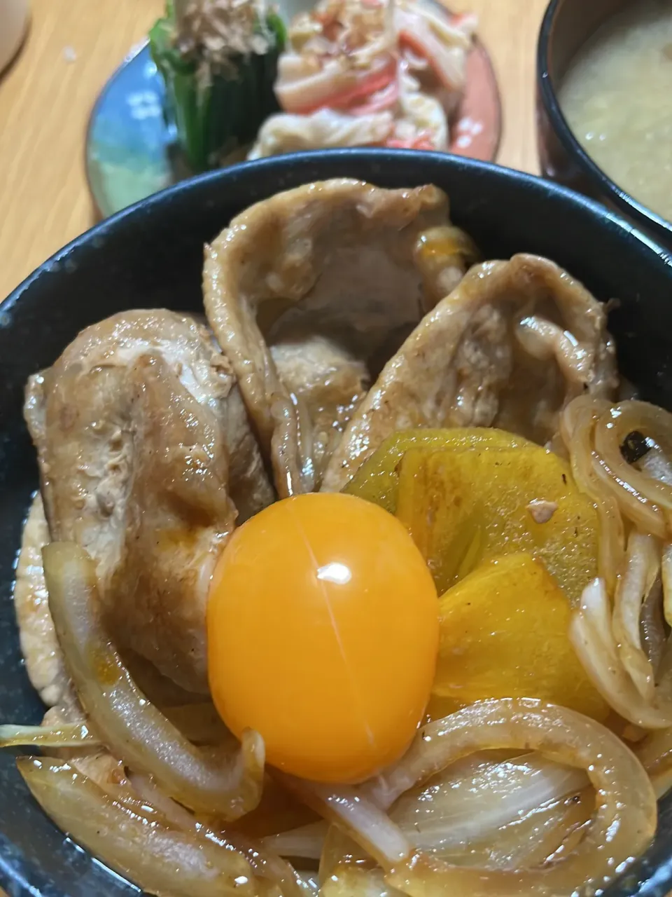 豚丼に焼き柿添えて|れもんさん