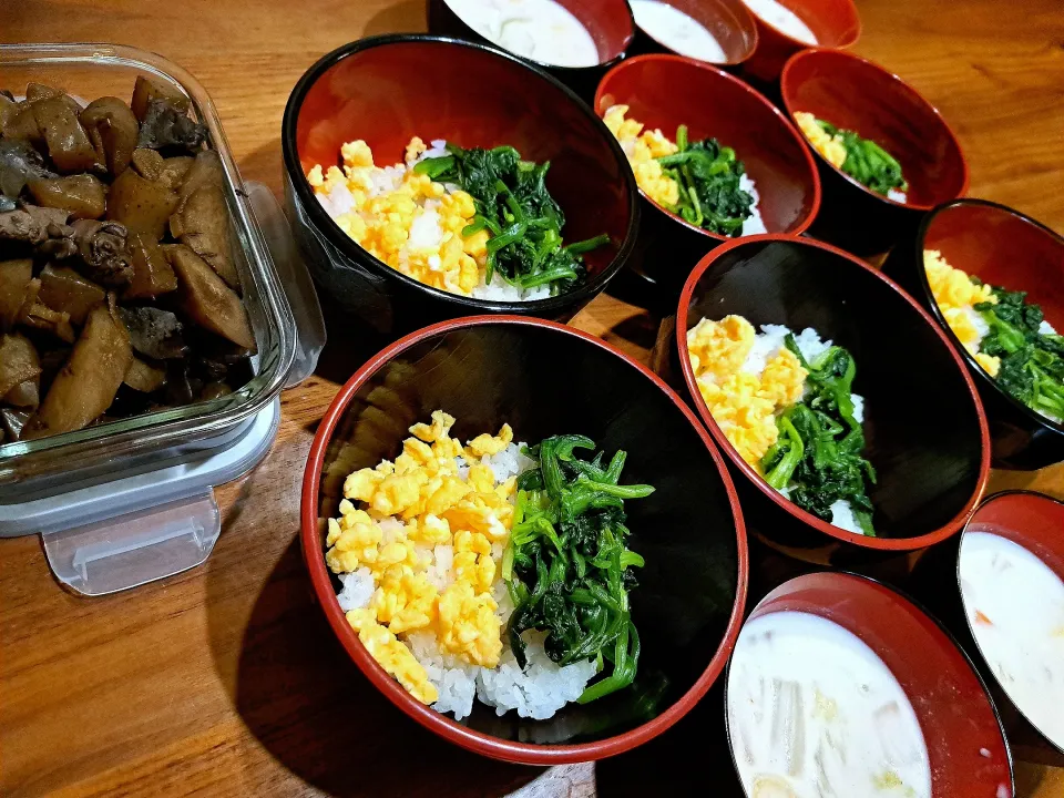 二色丼　鶏レバーとごぼうのしぐれ煮　白菜ベーコンの豆乳スープ|m aさん