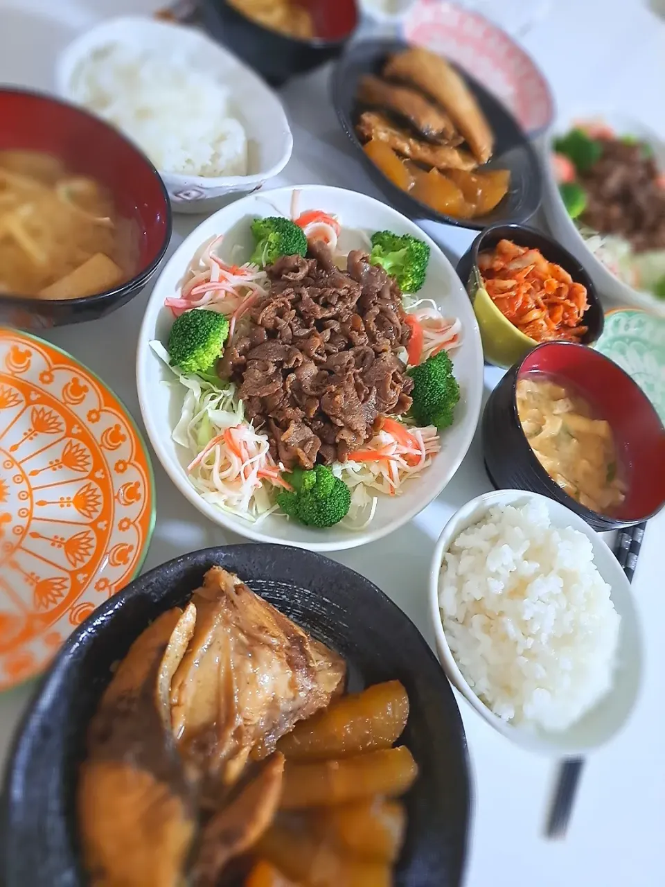 夕食(,,>᎑<,,)
牛肉甘辛炒め&サラダ🥗
ぶり大根
キムチ
おみそ汁(大根、大根の葉、油揚げ)|プリン☆さん