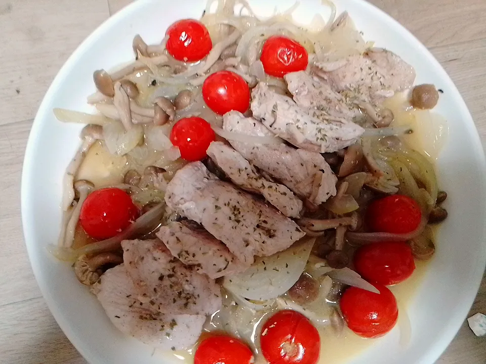 鶏胸肉としめじのワイン蒸し|俊一さん