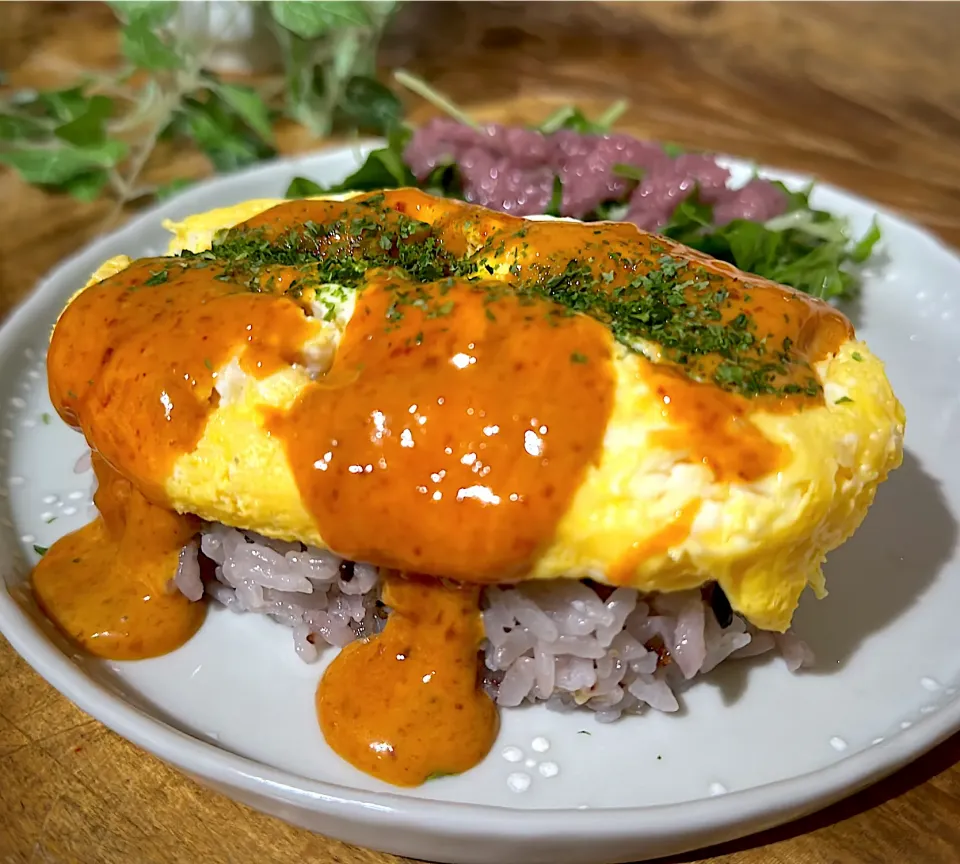 Snapdishの料理写真:ピリとろ料理フェスティバル🎵包まなくってもいい、ご飯に味付けなしでもいい、パパッとオムライスが食べたいだけなのさ。|くまちゃんさん