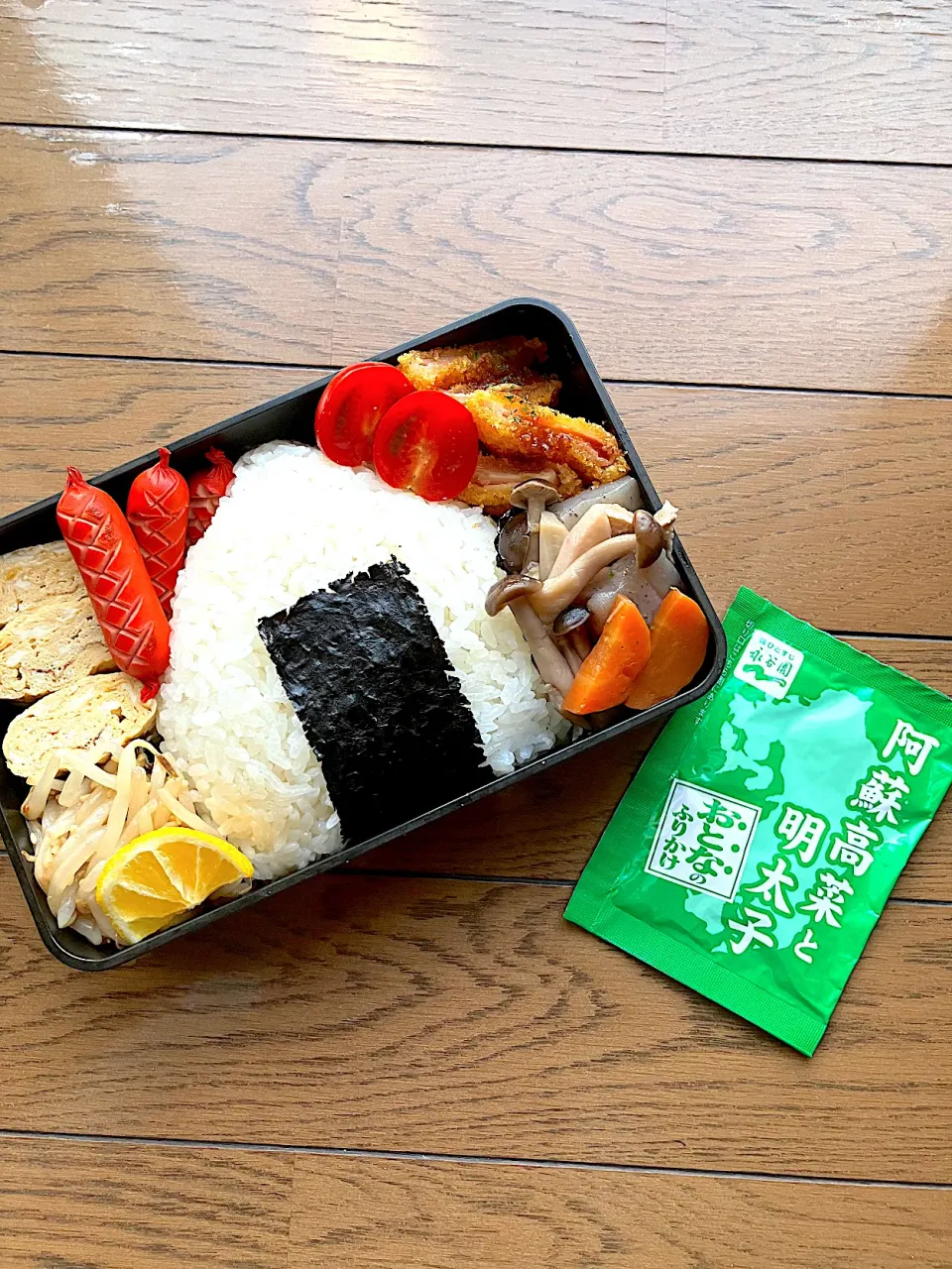 Snapdishの料理写真:Theおにぎり弁当|_emi_48.0517さん