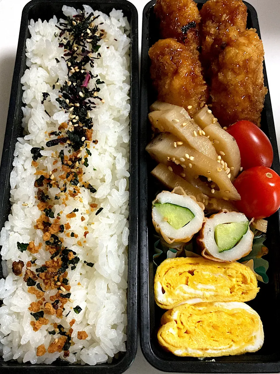 Snapdishの料理写真:お弁当　鶏肉のチーズ揚げをとんかつソースでからめて　レンコンの煮物　ちくわときゅうり　卵焼き|Hiromiさん