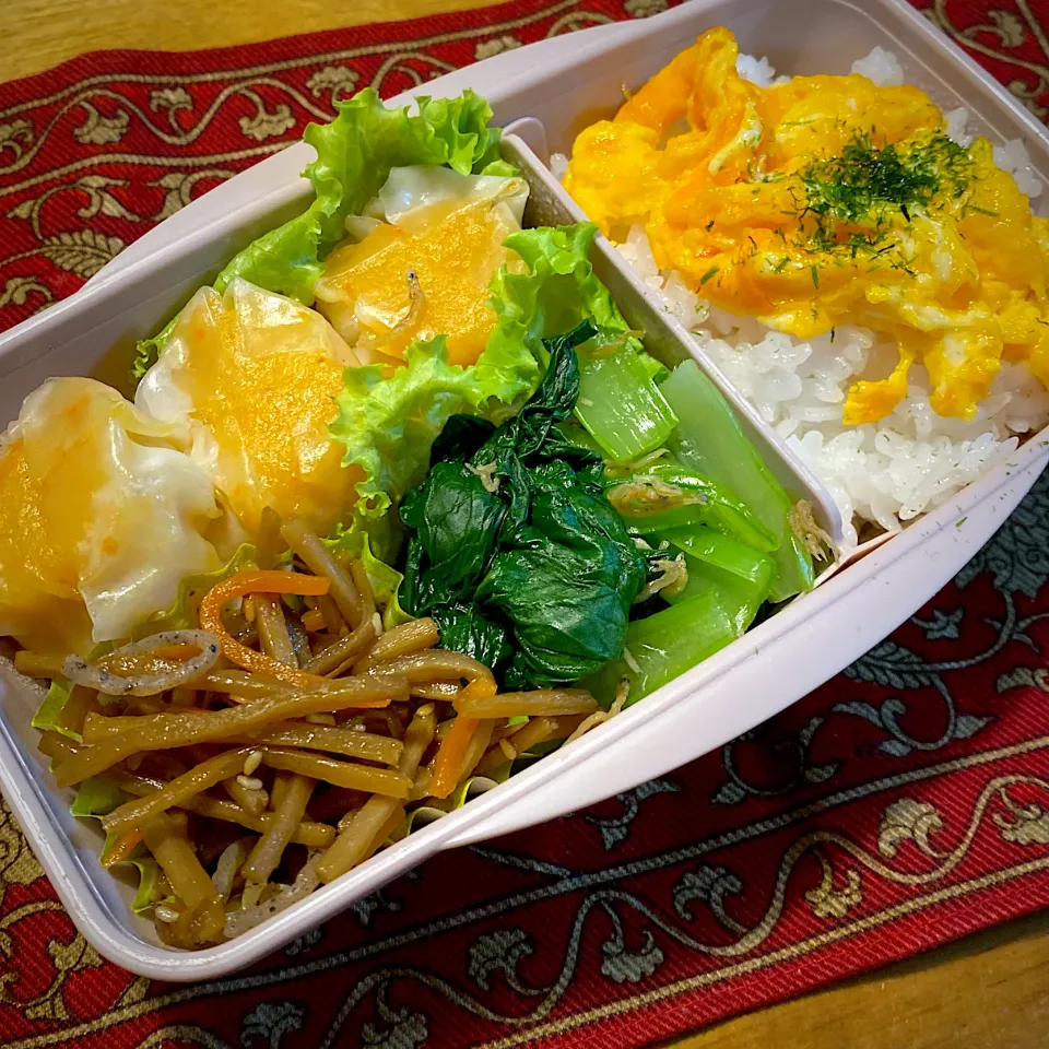 人参焼売と、きんぴらごぼうと、小松菜のじゃこ和えと、玉子のせご飯弁当|もえさん