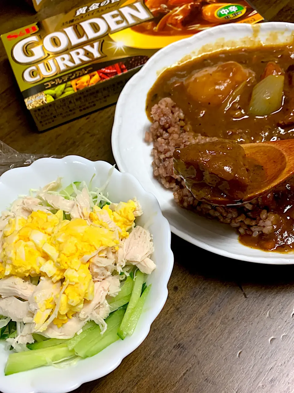 カレーライスとサラダ|うさこさん