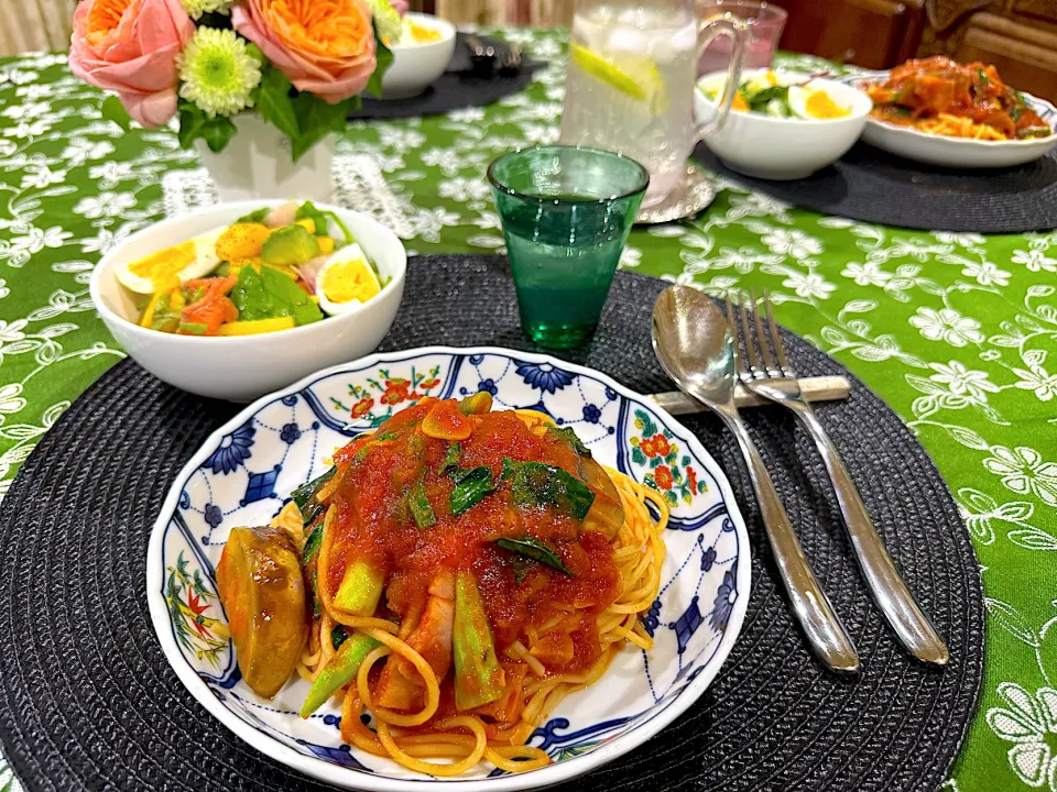 具沢山サラダ、トマトベースパスタ🍝|Seikoさん