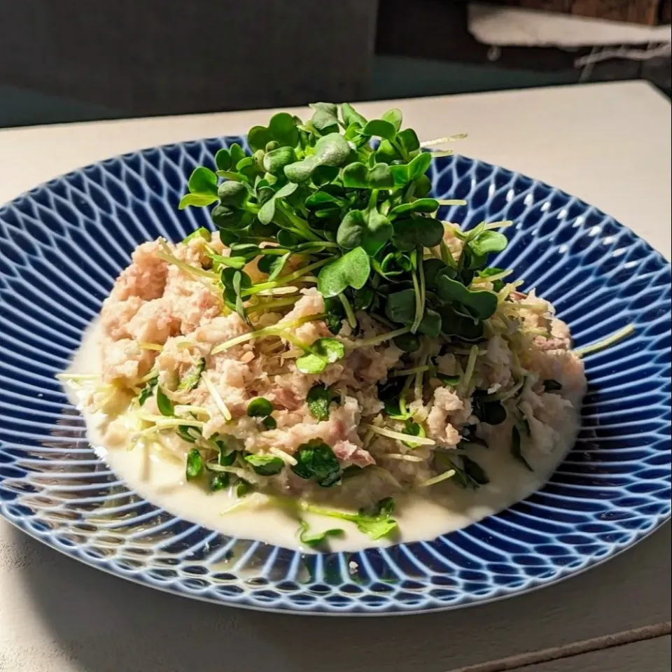 かいわれを食べるツナおろしサラダ|ぶりてりあさん