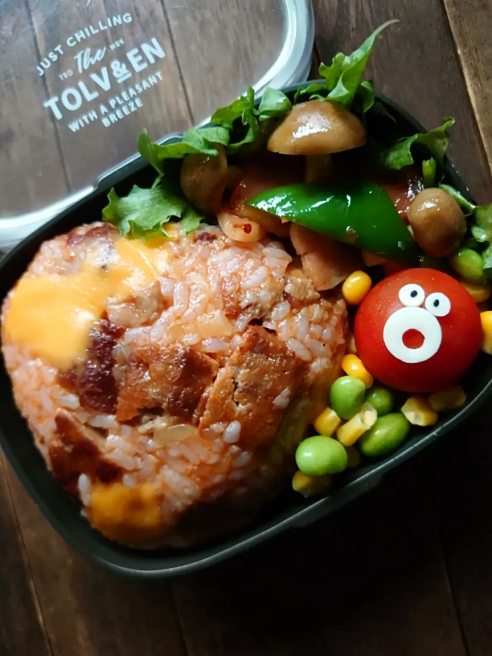 漢の…次女用🍱チーズハンバーグおにぎり弁当|ᵏᵒᵘさん