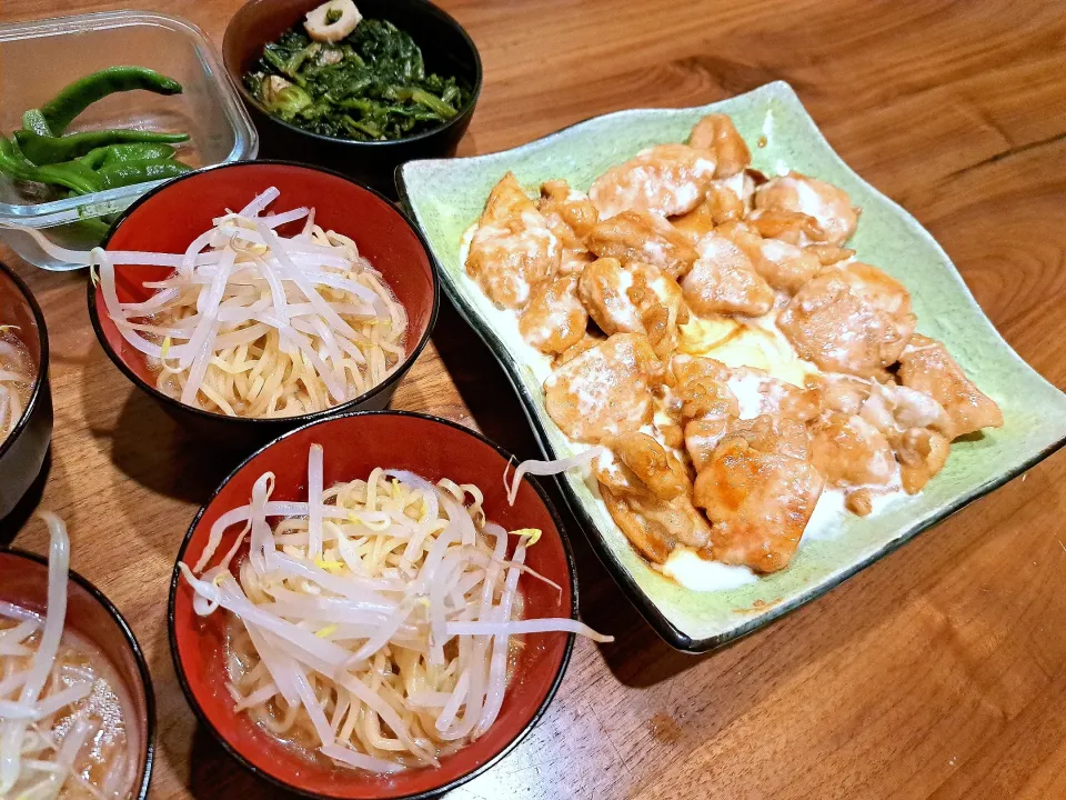 甘辛チキンのチーズソースがけ　味噌半ラーメン　残り物　お裾分けおかず|m aさん