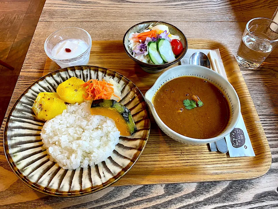 水曜日は久しぶりに行ったお店でランチを😅(チキンカレー🍛)|Hi-Niさん