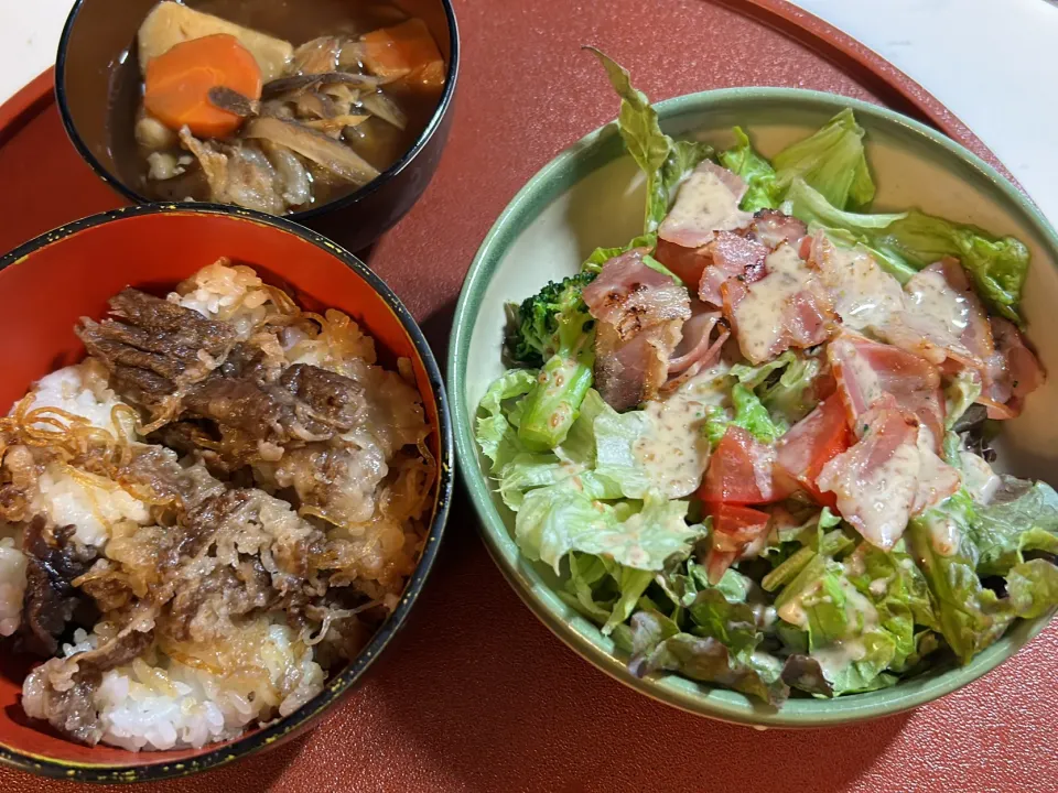 前日のすき焼きの残りで丼|バジルママさん