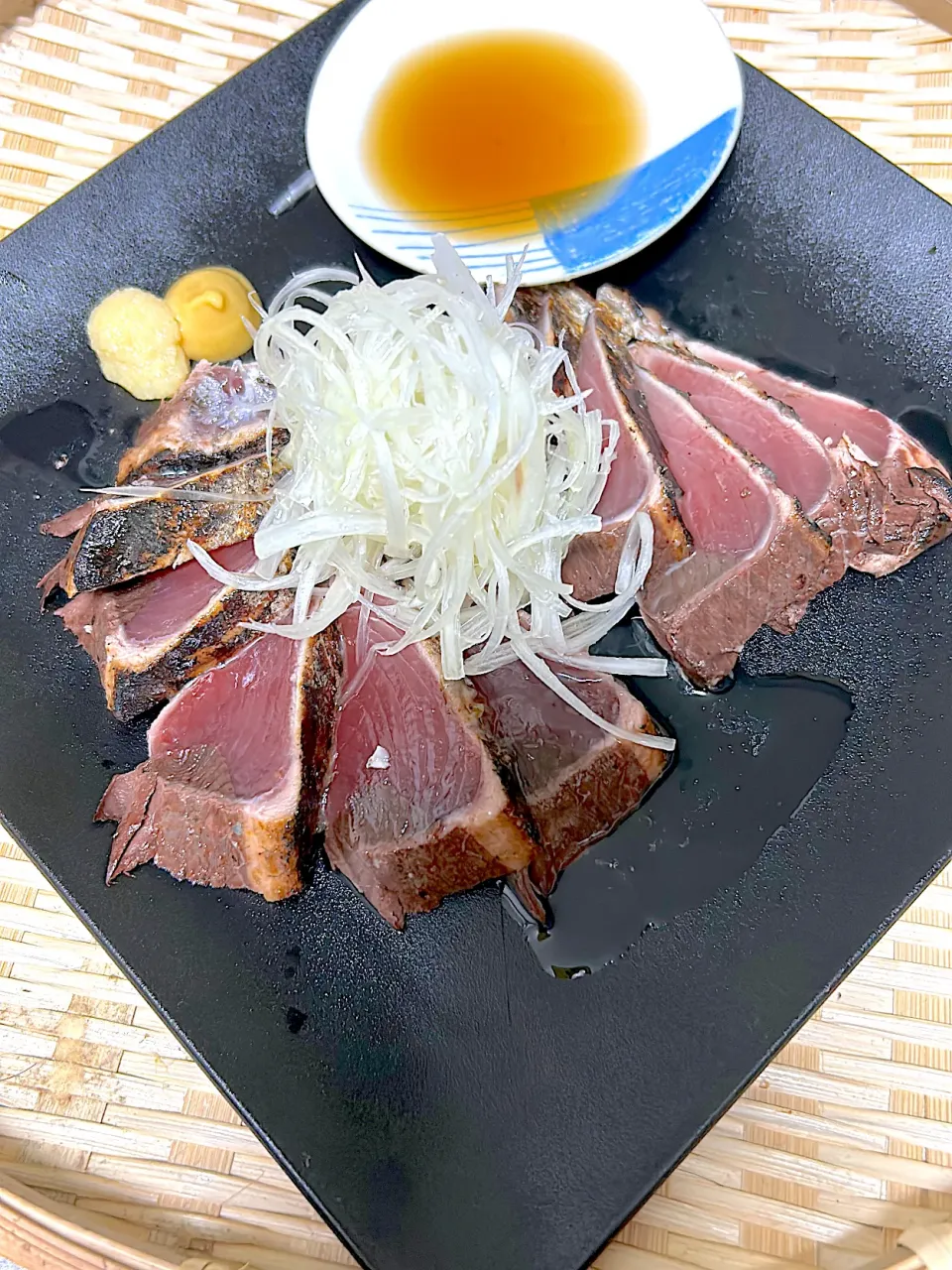 葱油と土佐酢とカラシに生姜de鰹のタタキ|ひらけごま@たかさん