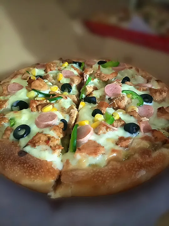 Snapdishの料理写真:supreme pizza|isaacさん