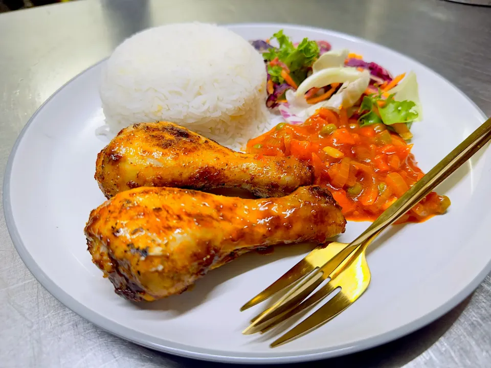 Rice,chicken and salad|Mitchelle Tariro Gondoさん