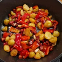 Snapdishの料理写真:Roasted potatoes, Paprika and Cabanossi|Josef Frohszさん