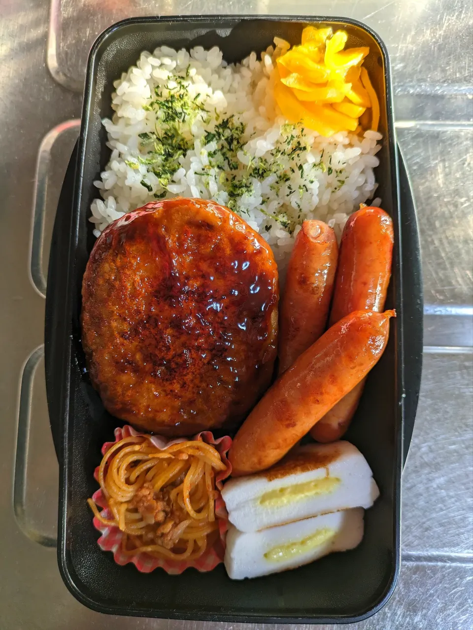 Snapdishの料理写真:旦那弁当　2023/11/11

つくねハンバーグ
チリソーセージ
ミートパスタ
チーズはんぺん|ユキヨメ♪さん