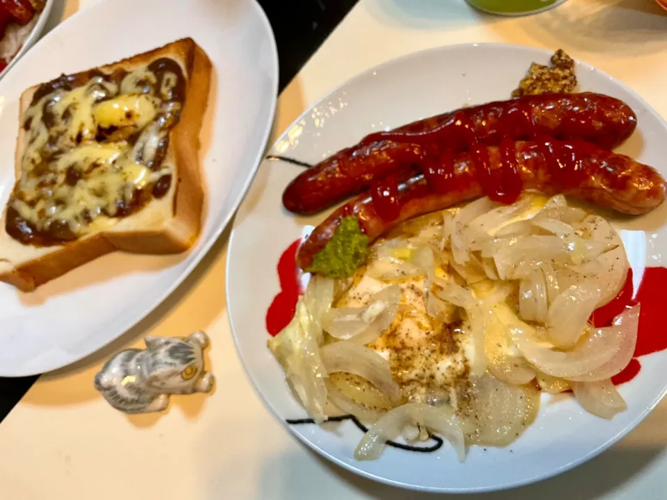 焼きカレーパンとソーセージで朝ごはん
#ソーセージには柚子胡椒
#とろけるチーズ|Takeshi  Nagakiさん