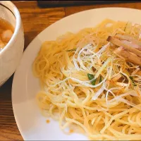 中華風家庭料理とも
大根おろしそば (ランチ料金880円) 
＋ワンタンスープ (250円) 
＠外苑前5分 
(JR原宿駅から徒歩17分) 
23269 (282,809)