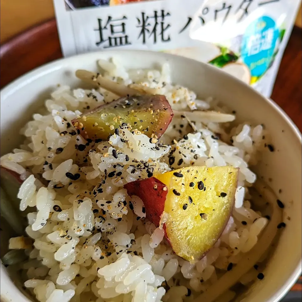 Snapdishの料理写真:さつま芋とゴボウの炊き込みご飯|tomtomverdeさん