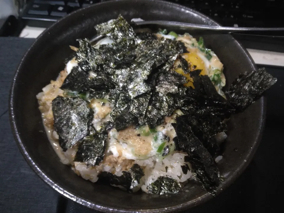 なめ茸と肉そぼろ入り胡麻ダレショゴス丼|darkbaronさん