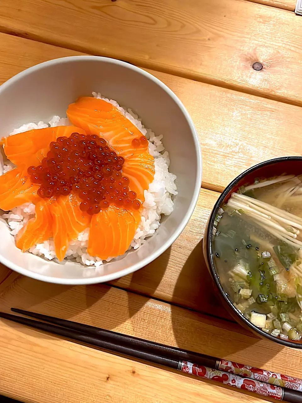 サーモンいくら丼|ぺろたんさん