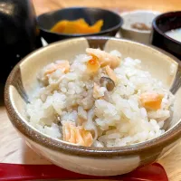 Snapdishの料理写真:きのこと鮭の炊き込みご飯|きのみんさん