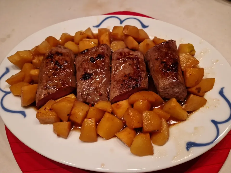 Lamb with spiced quinces|Josef Frohszさん