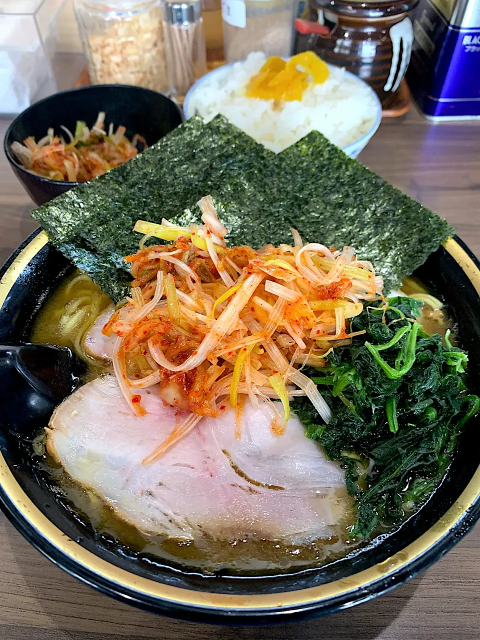 Snapdishの料理写真:ラーメン林家姉崎店@ 中盛ラーメン、ネギキムチトッピング|Minor.SSKさん