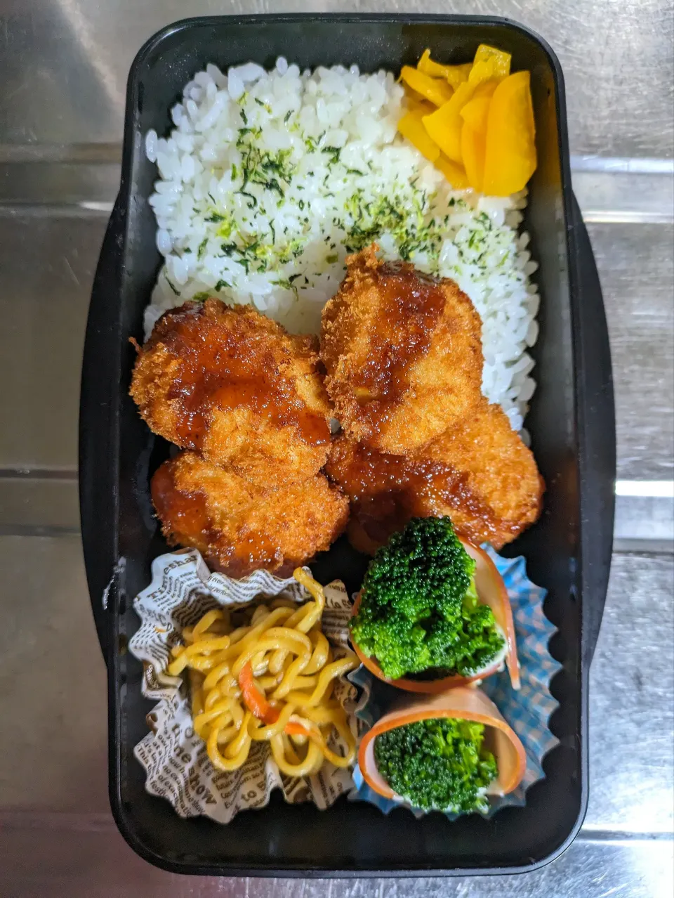 旦那弁当　2023/11/12

チキンカツ
焼きそば
ブロッコリーマヨハム巻き|ユキヨメ♪さん