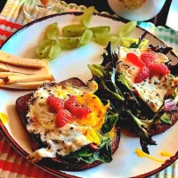 Snapdishの料理写真:avo toast with egg♡|Jacky Lopezさん