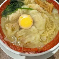 Snapdishの料理写真:海老と肉の二種盛り雲呑麺|vhjさん