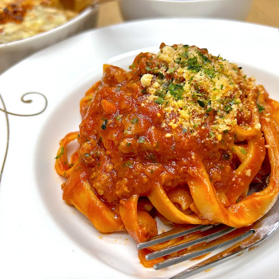 ワンパンでなんちゃってボロネーゼ🍝|みほままこさん