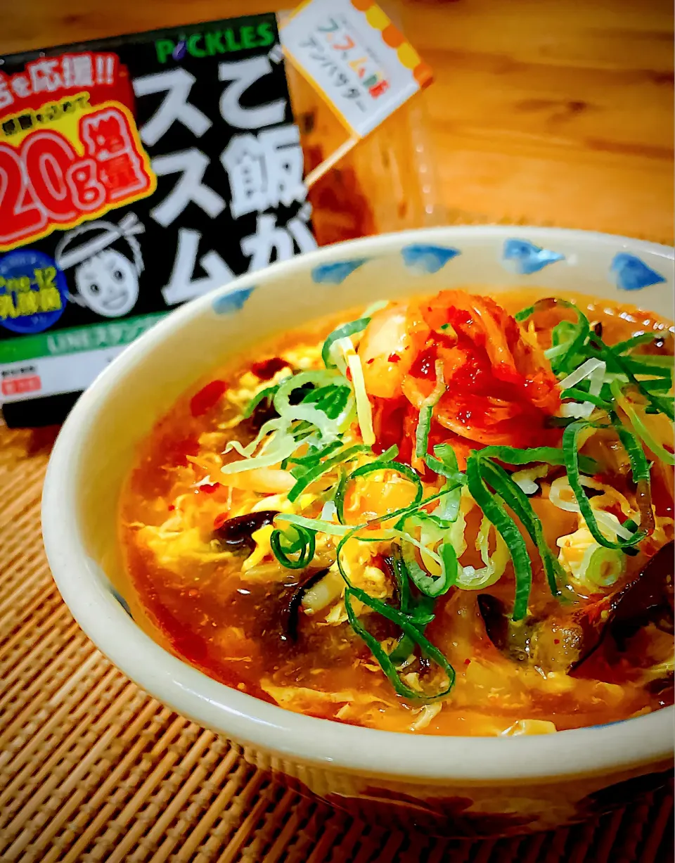 後からちょい足し❣️みんなのお箸のススムキムチ酸辣湯麺🥘|にゃんぺこさん