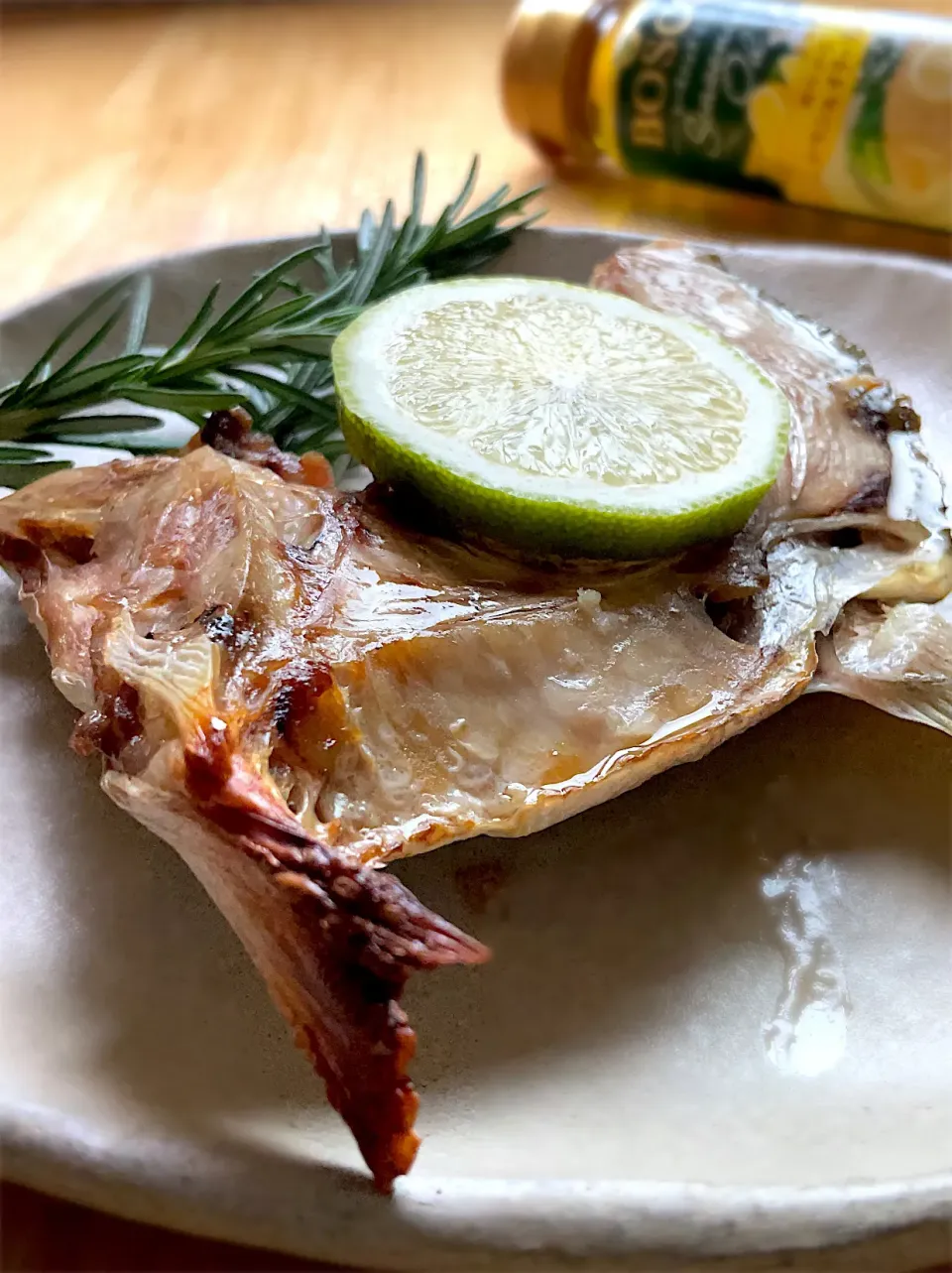 釣り魚🎣メジロ(ワラサ)のカマの塩糀パウダー焼きwith BOSCOシーズニングオイル レモン＆オリーブオイル|9421beruさん