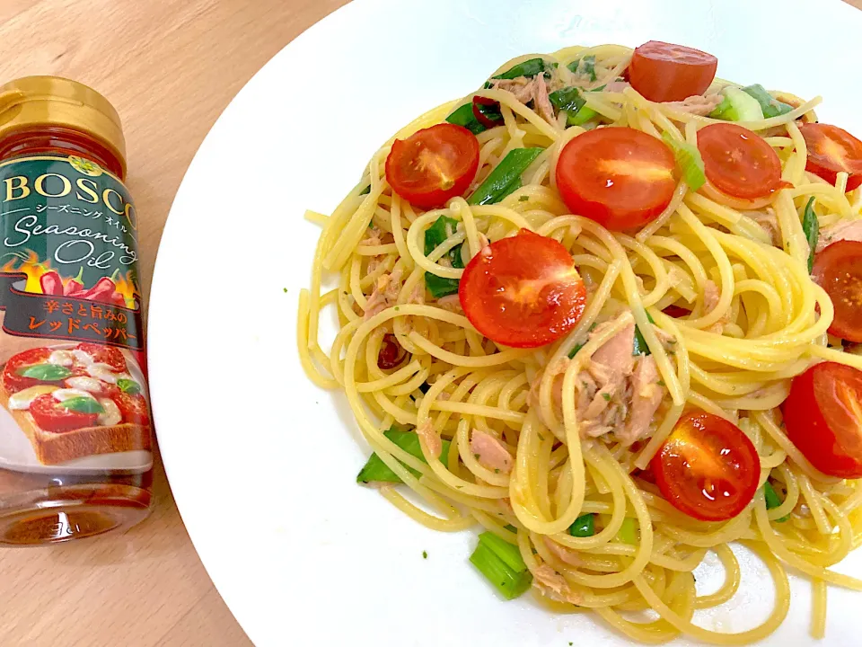 ツナ缶とトマトとねぎのペペロンチーノ🍝🌶|かおちゃんさん