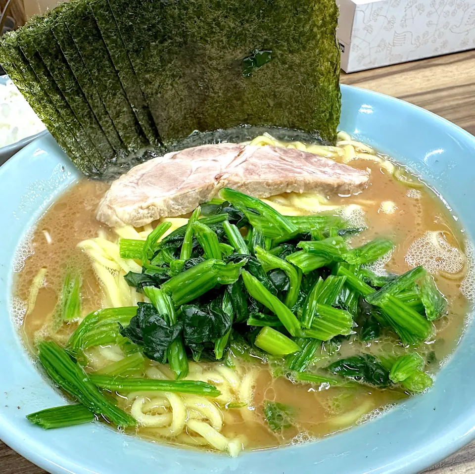 Snapdishの料理写真:ラーメン中＋海苔＋ほうれん草|らーめん好き！さん