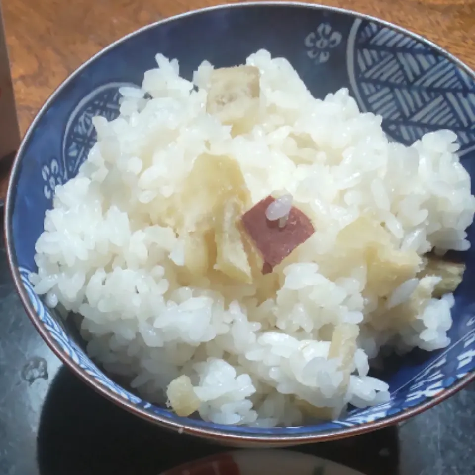 青天の霹靂で
さつま芋ごはん🍠|たつかばさん