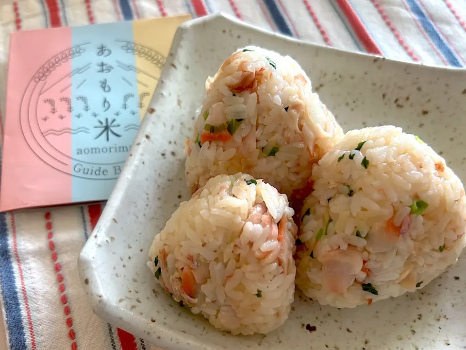 贅沢！新米🌾で鯛めしにぎり🍙🐟|まっしゅさん