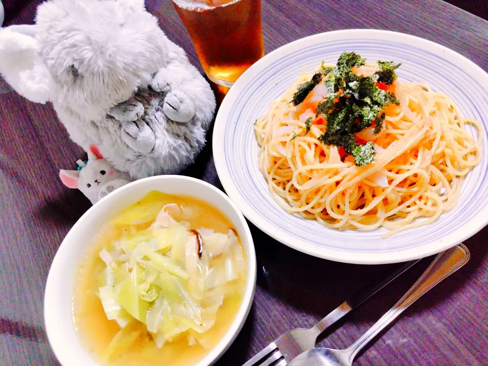 Snapdishの料理写真:イカ明太パスタ、味噌とコンソメの野菜スープ|サトリさん