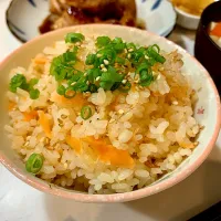 鮭カマの炊き込みご飯🐟|みんぷすさん