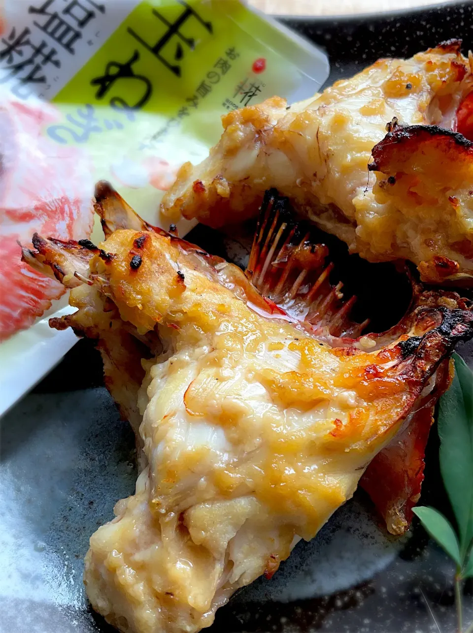 釣り魚🎣オニカサゴのカマの玉ねぎ塩糀焼き|9421beruさん