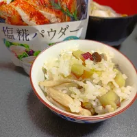 Snapdishの料理写真:塩糀パウダーでさつまいもとしめじの炊き込みご飯🍠🍄|jun(・x・)さん