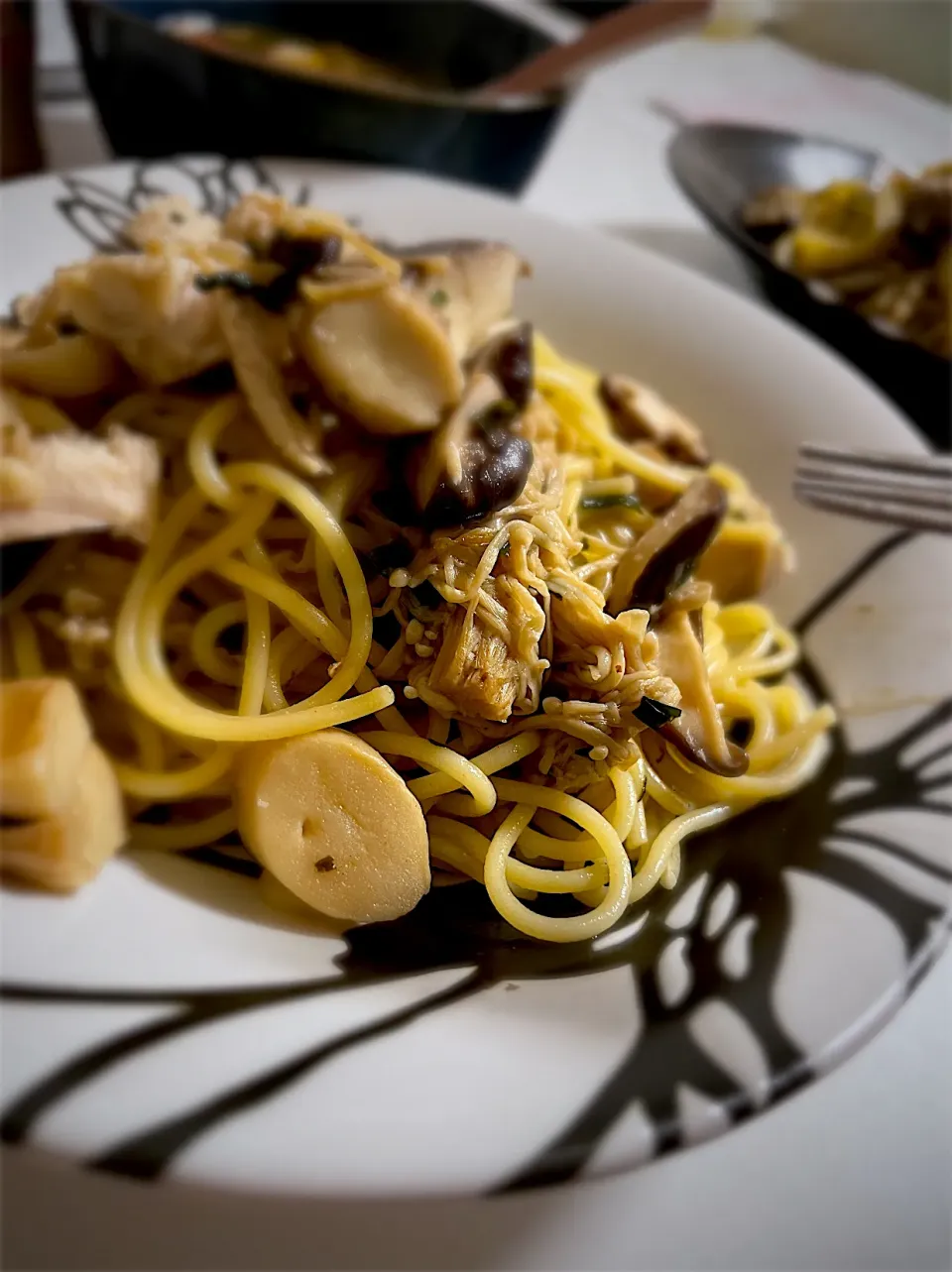 Snapdishの料理写真:塩レモン🍋鶏ときのこのパスタ🍝|Ryokoさん