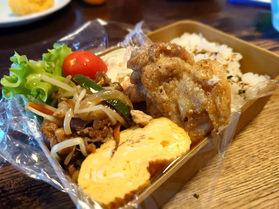 Snapdishの料理写真:鳥のパリパリ焼き弁当(*^^*)|しーPaPaさん