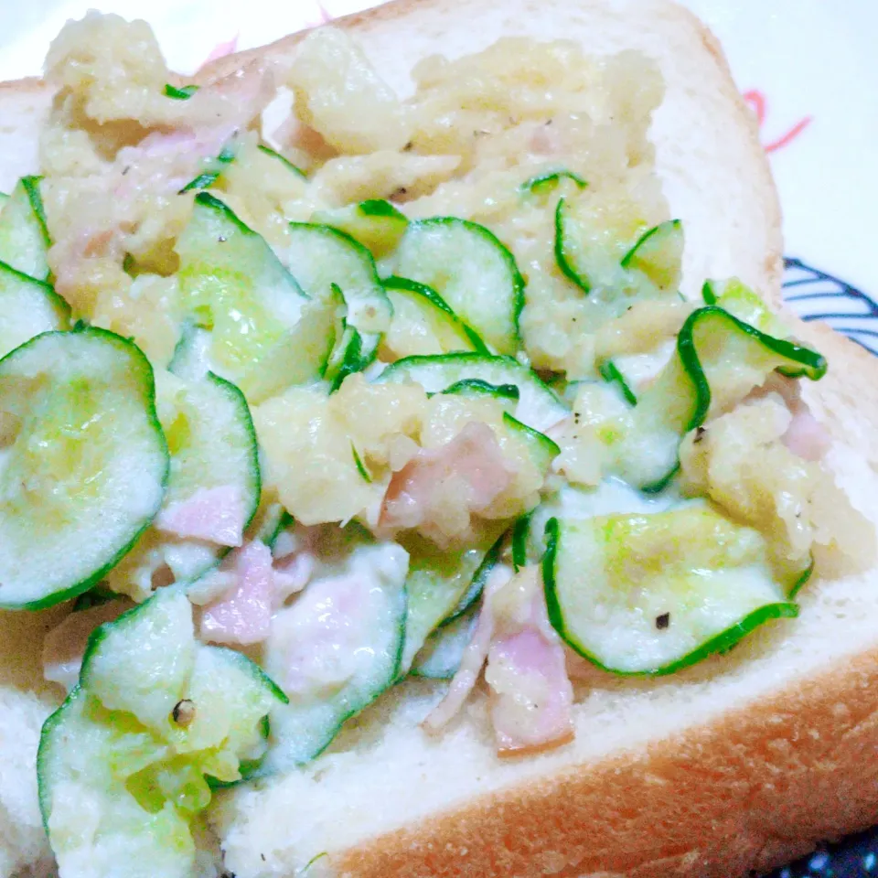 ポテトサラトースト

ポテトサラダをのっけて焼きました
我が家のテーバンです♬|ごますりさん