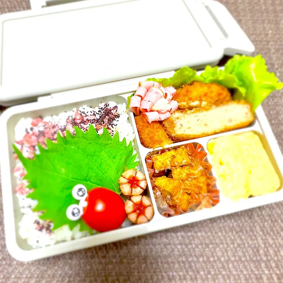 Snapdishの料理写真:LJK弁当🍱〜赤松コロッケ・玉子焼き・焼き厚揚げ・ソーセージ・花ハム|華恋さん