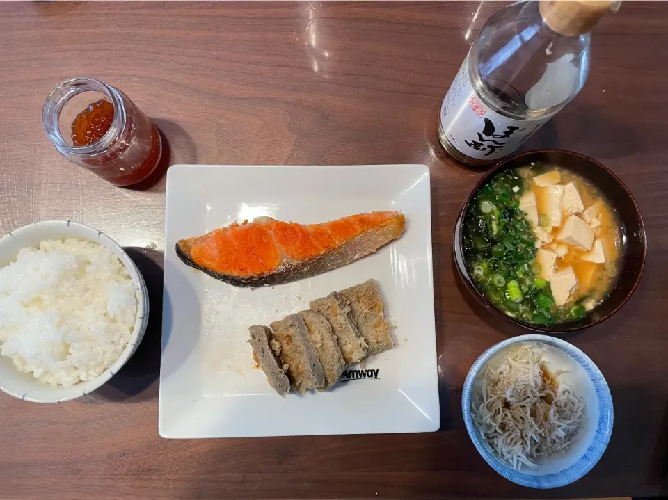 ある日の朝食|ニコラスけんじさん