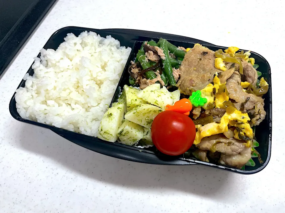 Snapdishの料理写真:11/15 旦那弁当⁂豚肉と高菜の卵炒め弁当|ゆさん