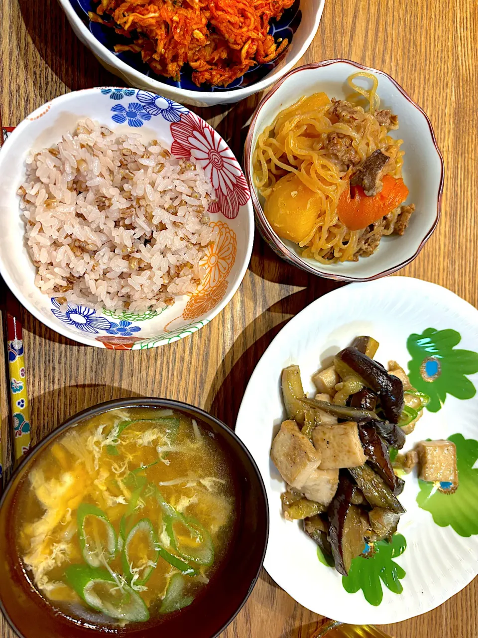 もち麦ご飯　肉じゃが　茄子と厚揚げの炒め物　切り干し大根のキムチ和え　エノキと溶き卵のスープ|あつこさん